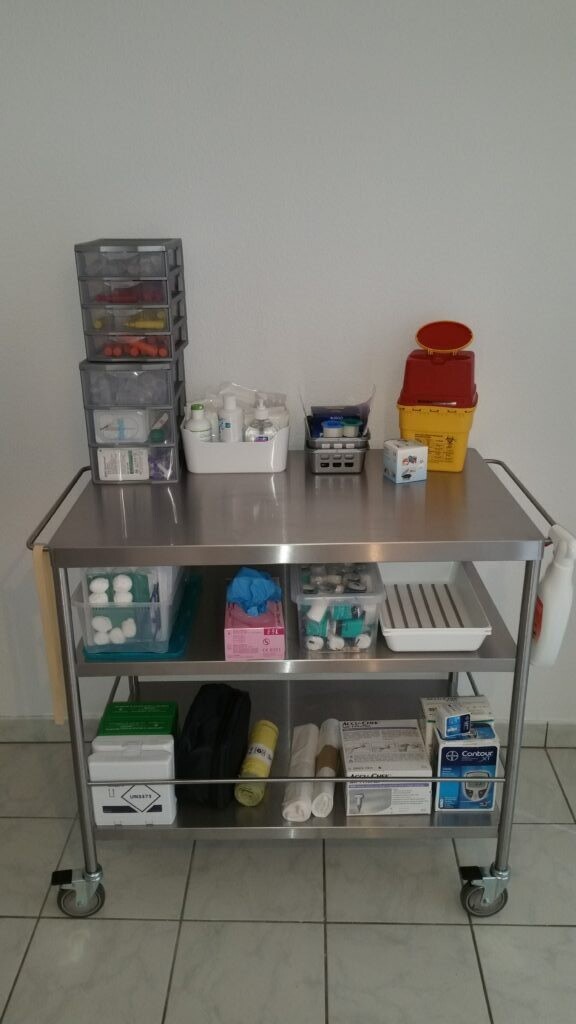 Chariot de soins du cabinet infirmier